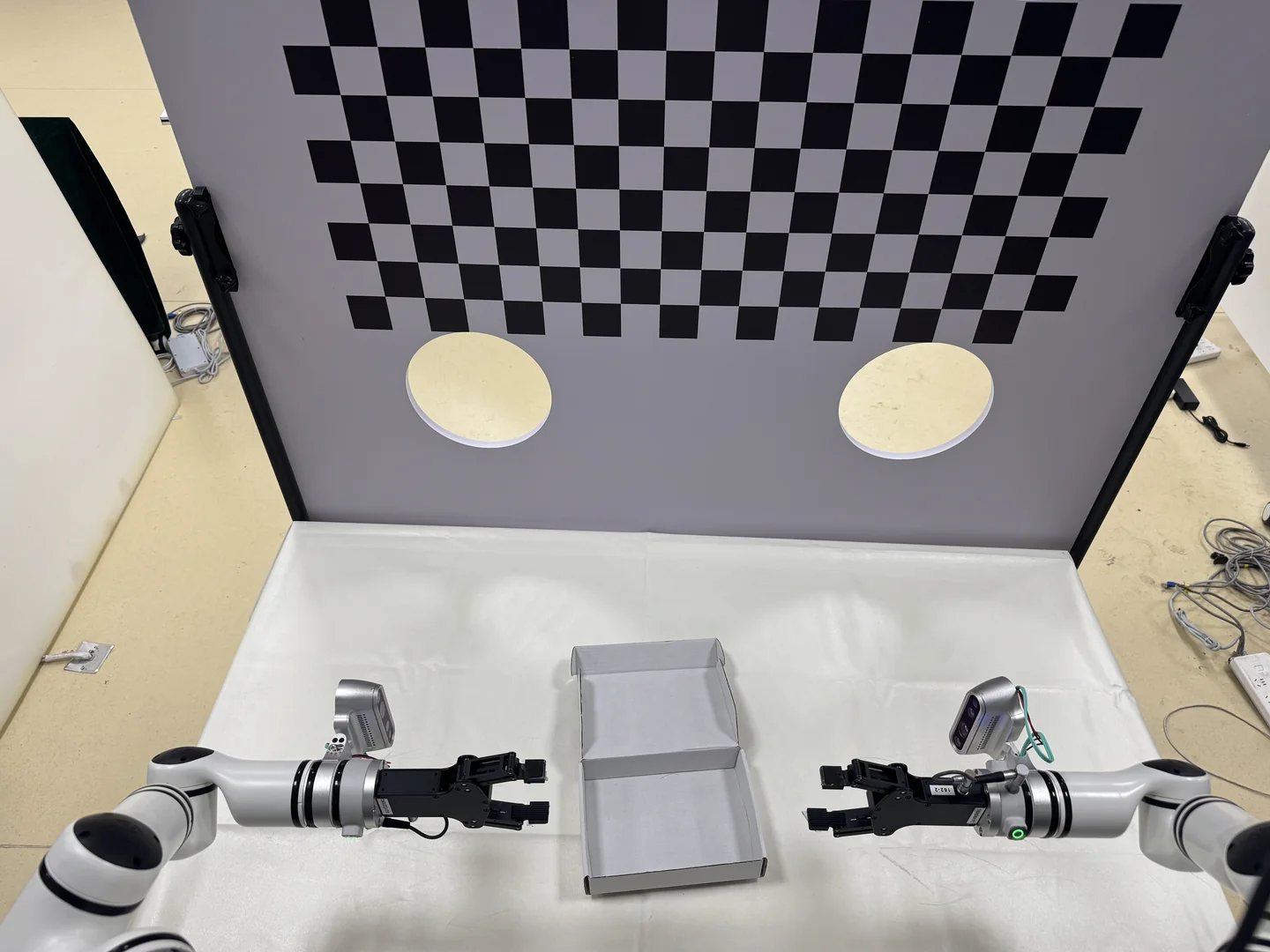 A checkerboard calibration board replaces the plain background behind the robot.